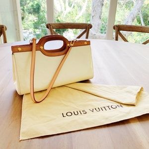 Louis Vuitton • Authentic Roxbury Drive Purse